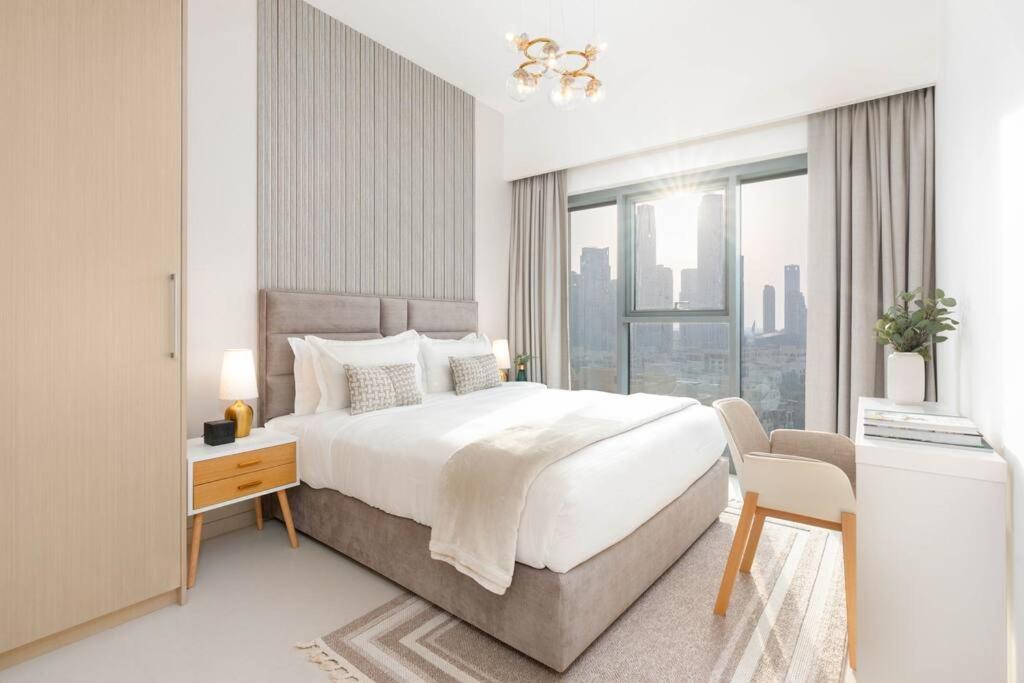 Apartment Ultimate / Amazing Burj Khalifa Views / 5 Min Walk From Mall / 6 People *
