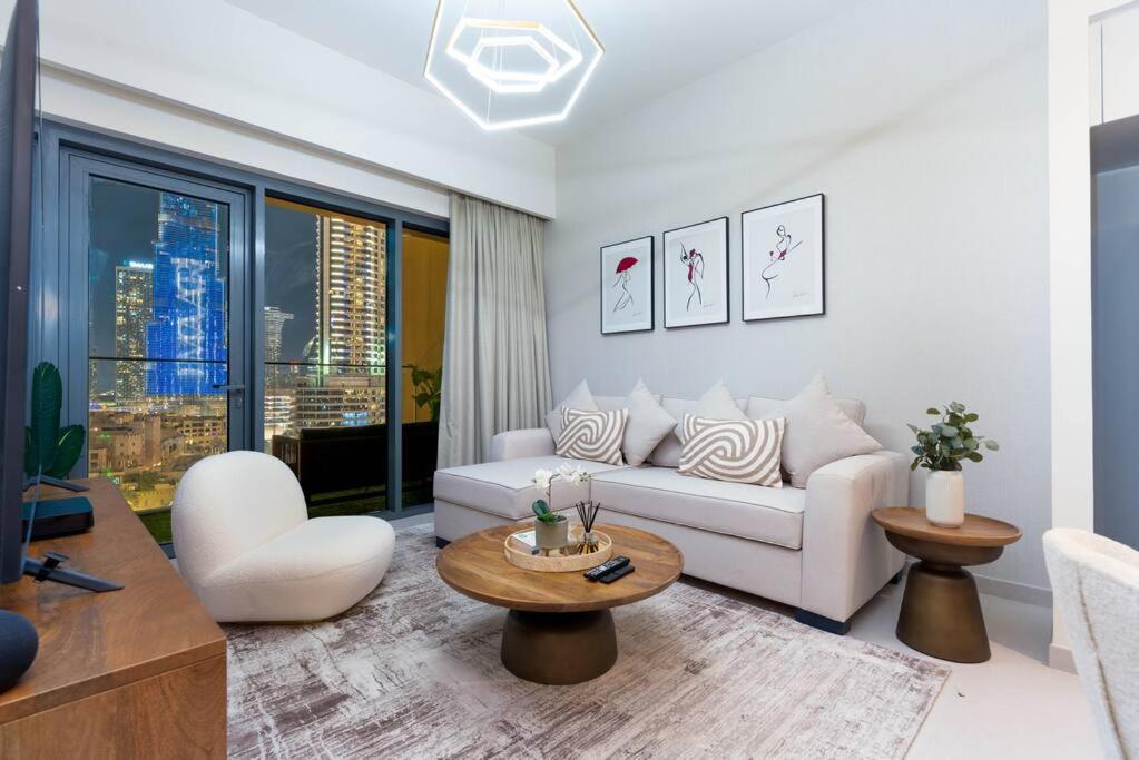 Apartment Ultimate / Amazing Burj Khalifa Views / 5 Min Walk From Mall / 6 People *