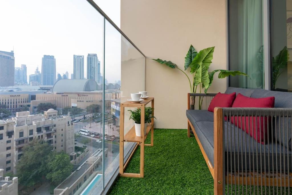 Ultimate / Amazing Burj Khalifa Views / 5 Min Walk From Mall / 6 People Apartment