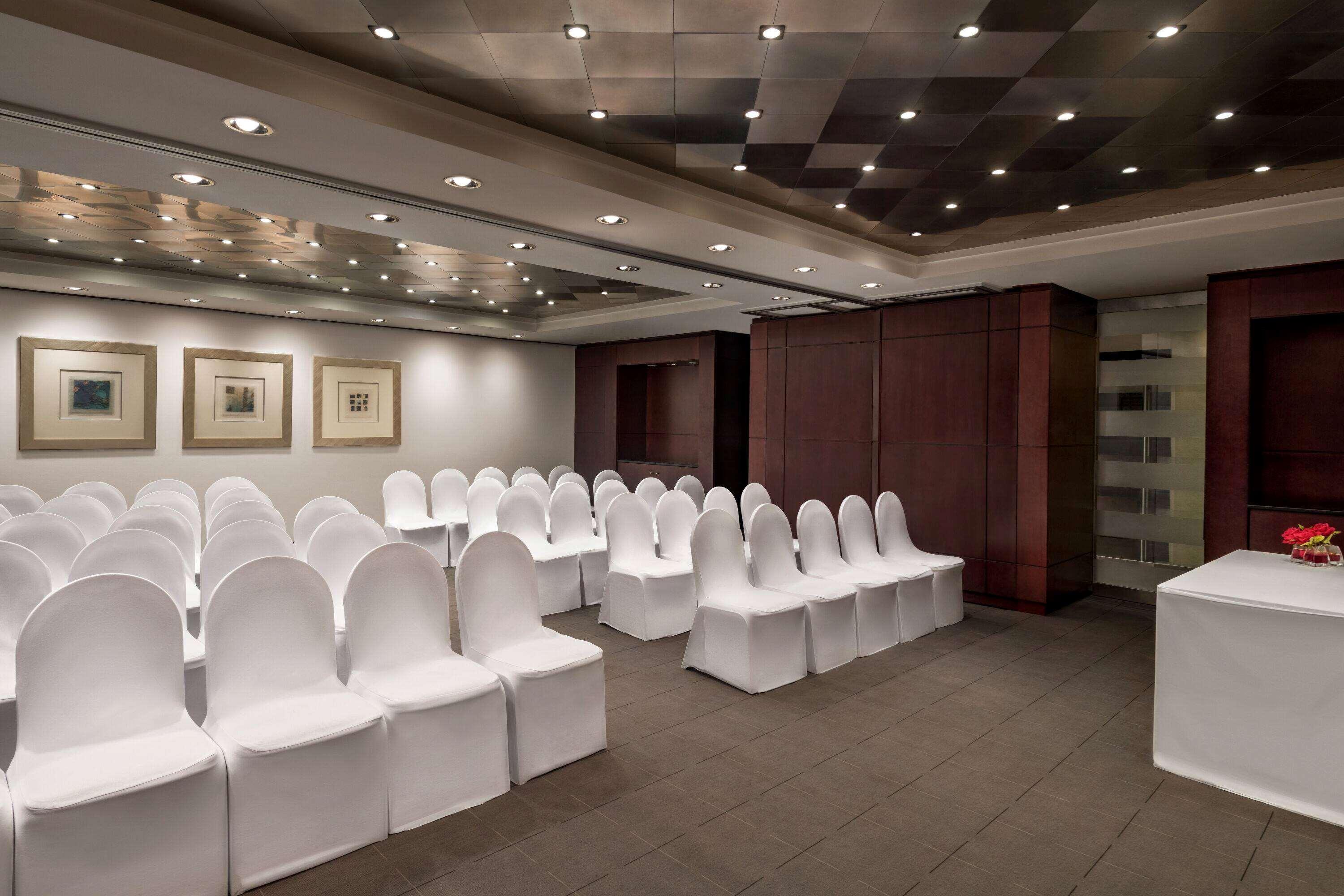 Ramada Plaza By Wyndham Deira 4*