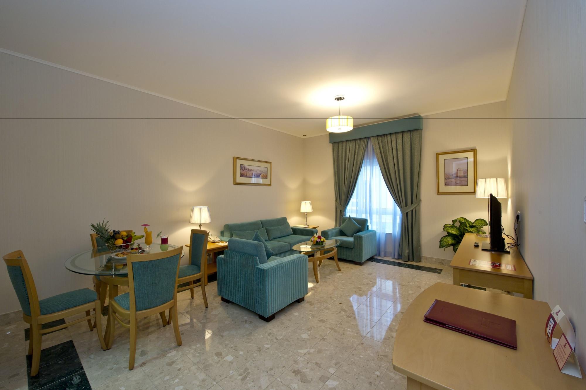 Aparthotel Al Bustan Centre & 4*