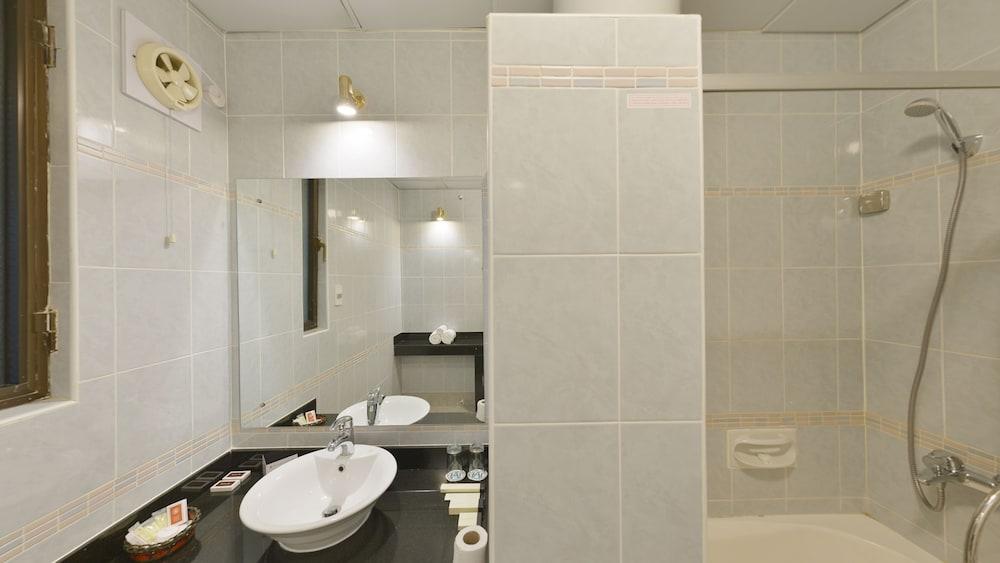Grand Astoria Hotel 3*