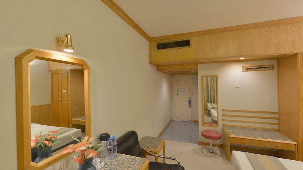 Grand Astoria Hotel 3*