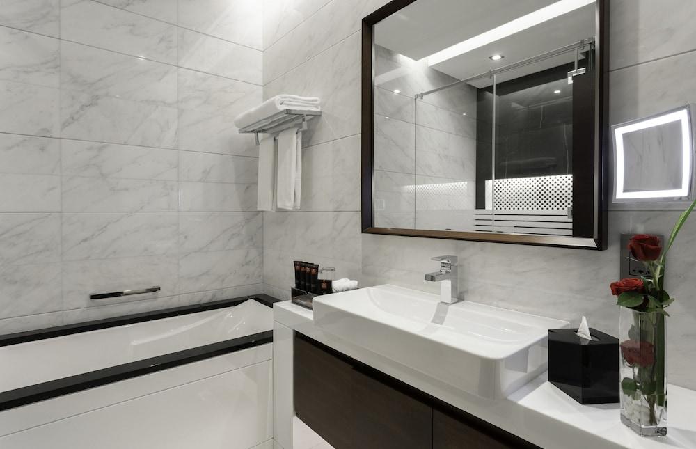 Renaissance Business Bay Hotel,
