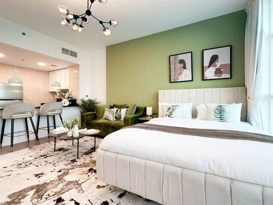 Trophy - Urban Oasis Apartment *