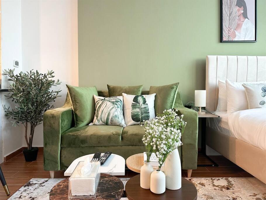 Trophy - Urban Oasis Apartment *