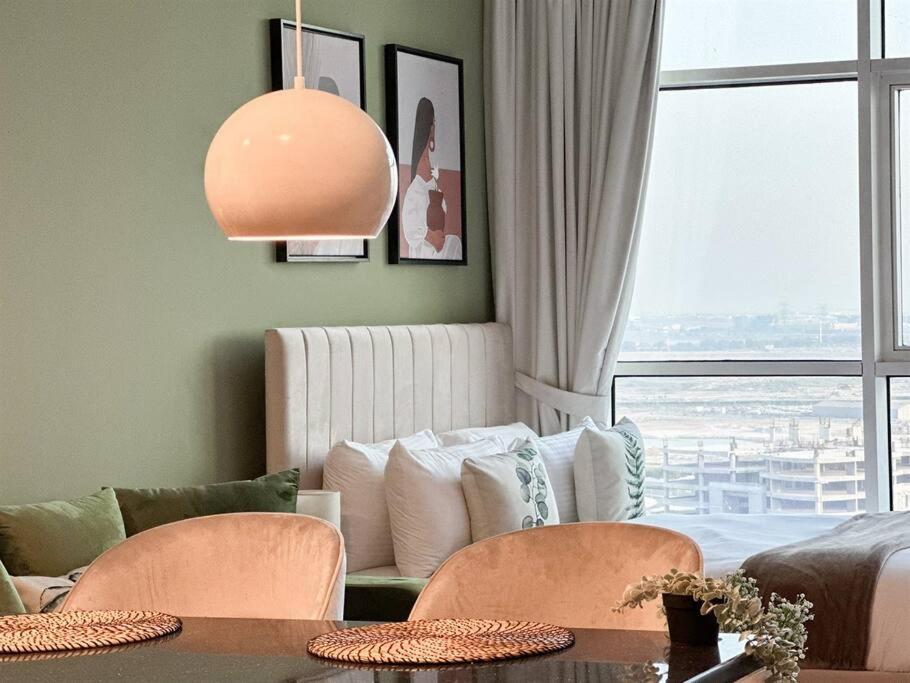 Trophy - Urban Oasis Apartment *
