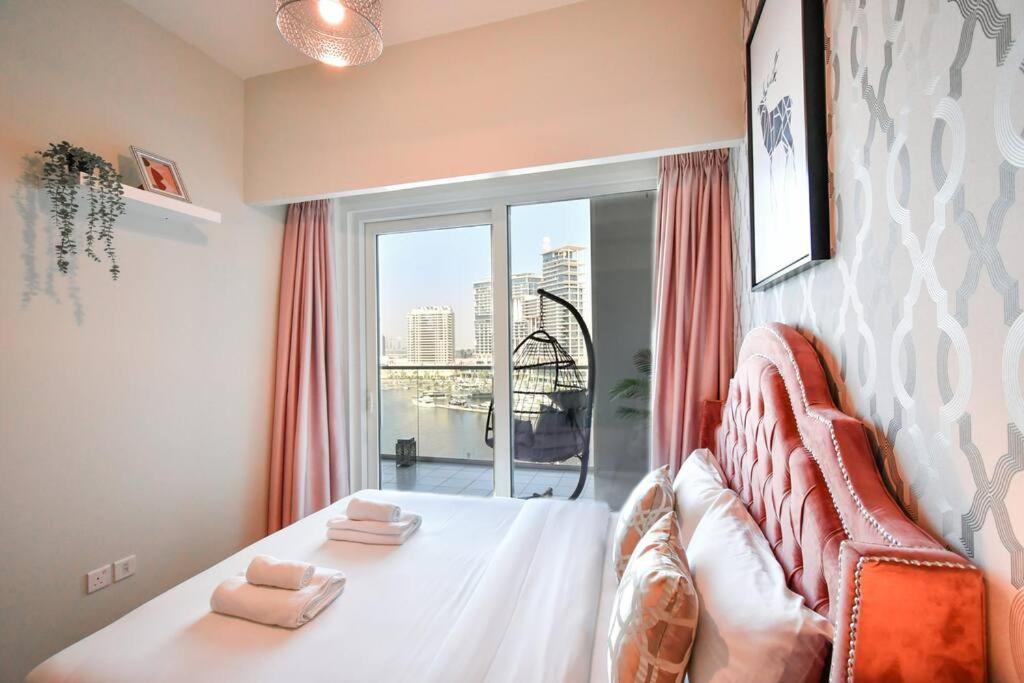 Reva Tower- 2br Mall Walking & Canal Facing Apartamento Dubai