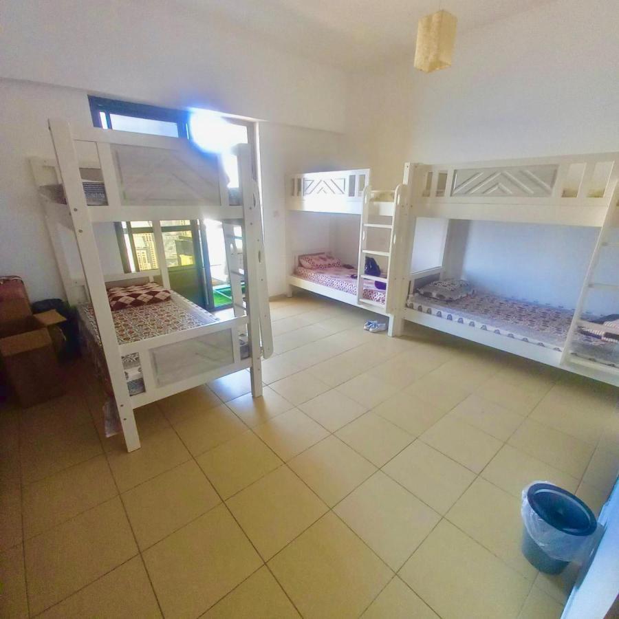 Eye Hostel *