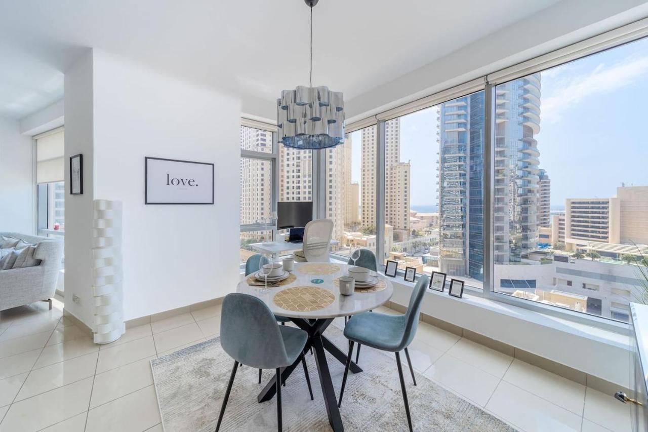 Heart Of The Marina - 1 Bedroom Apartment *