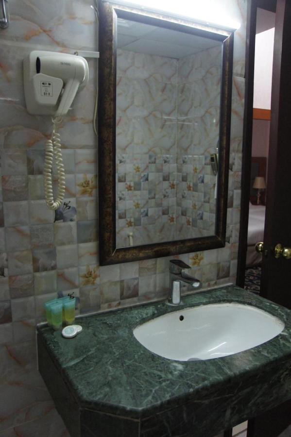 Three 888 Otel 2*