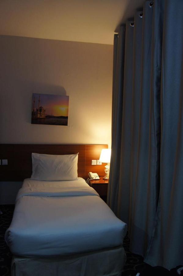 Three 888 Otel