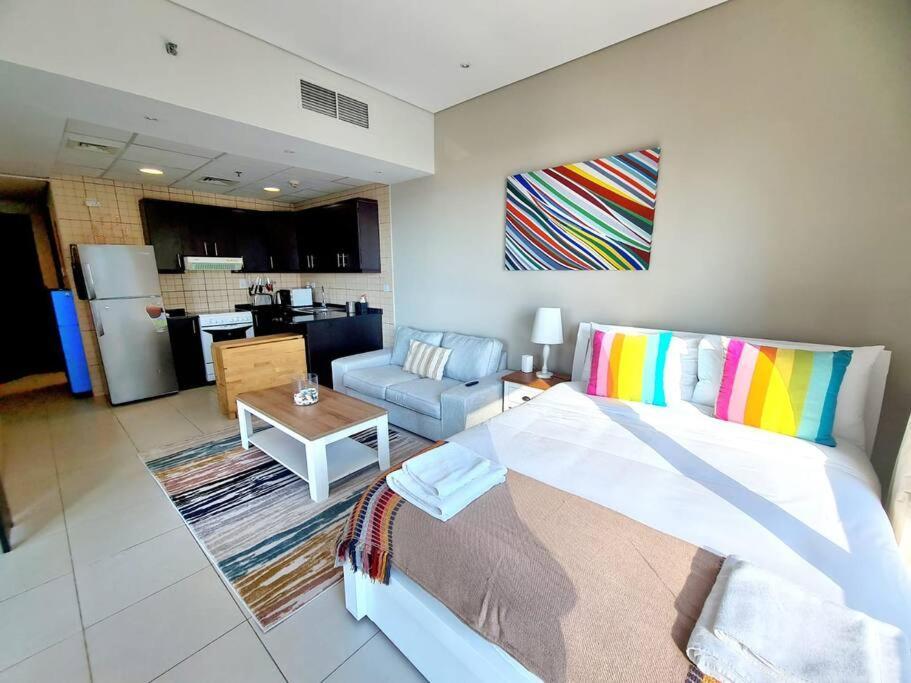 Sunrise Homes - With Huge Balcony & Amazing View Near Jbr Apartment