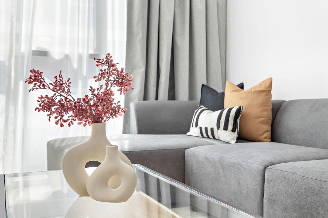 Silkhaus Spacious Gym & Pool 1bdr Art Apartment *