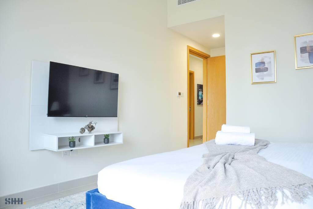 Lovely 2 Bedroom W/burj Khalifa View! *
