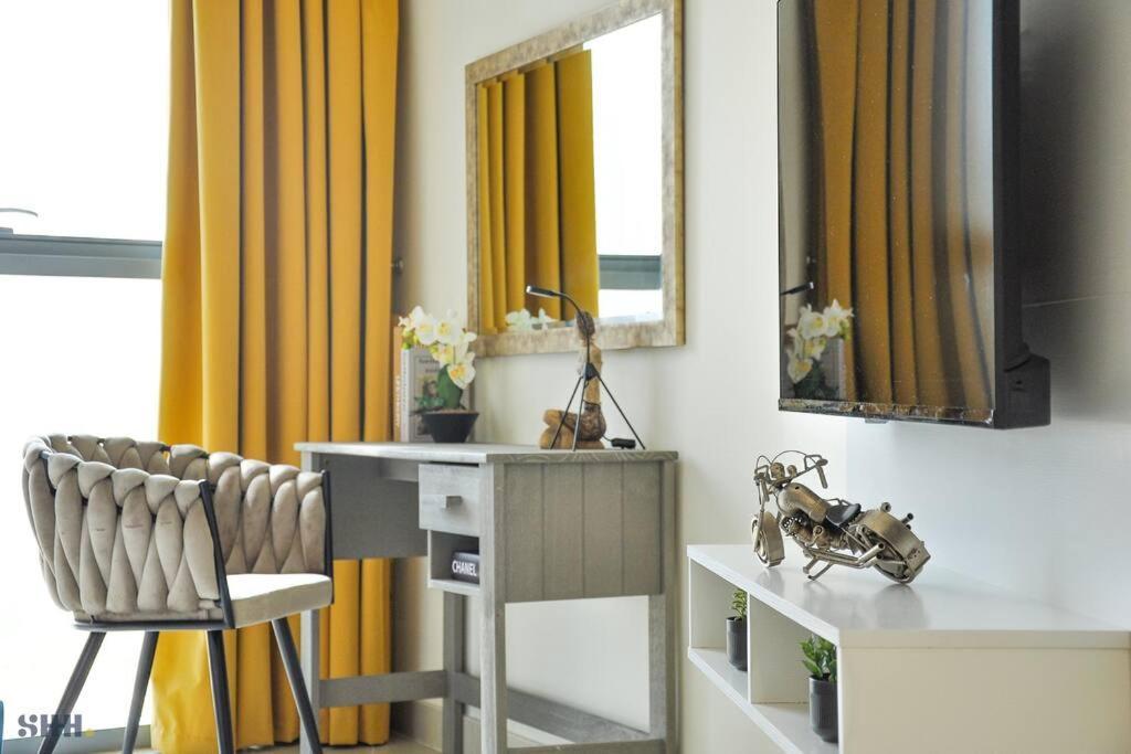 Lovely 2 Bedroom W/burj Khalifa View! *