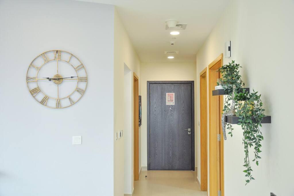 Lovely 2 Bedroom W/burj Khalifa View!