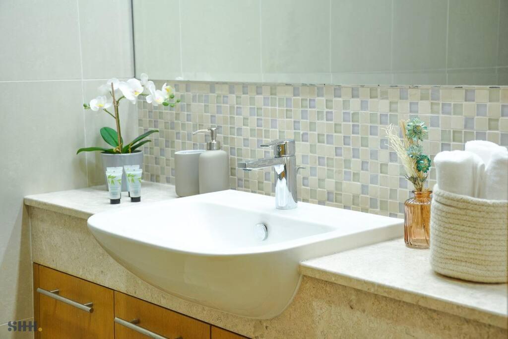 Holiday home Lovely 2 Bedroom W/burj Khalifa View!