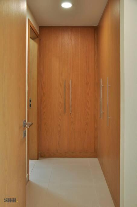 Lovely 2 Bedroom W/burj Khalifa View! Dubai