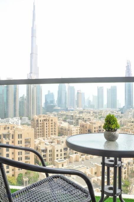 Lovely 2 Bedroom W/burj Khalifa View! Dubai