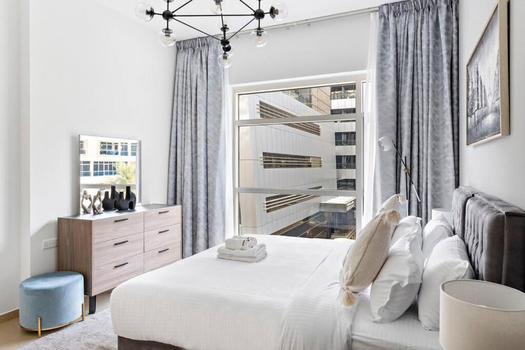 Daire Stonetree - Cozy 1br Near Metro Station Dubai