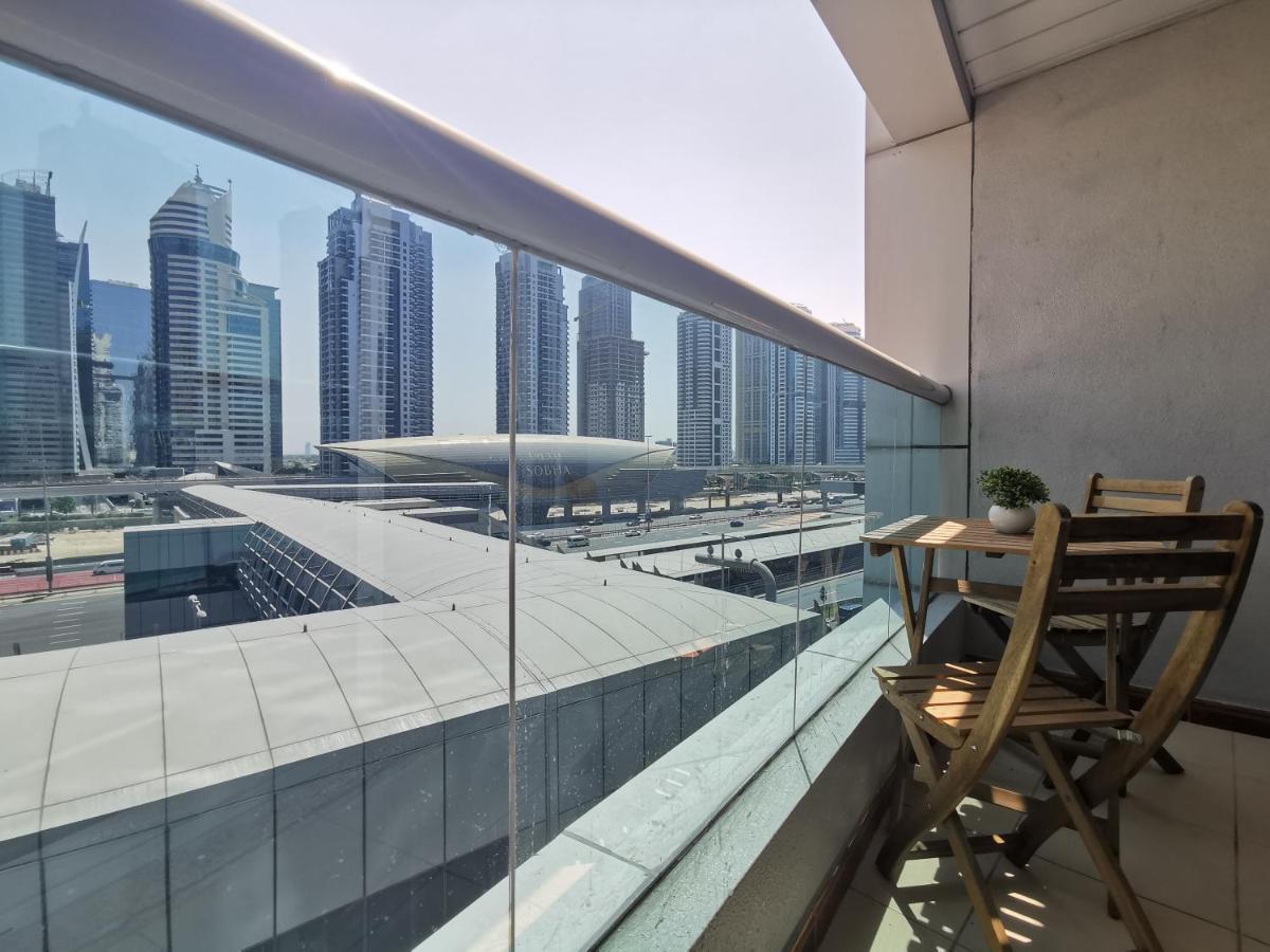 1 Bedroom Renovated In Marina Diamond 3 Close To Tram And Metro Apartment