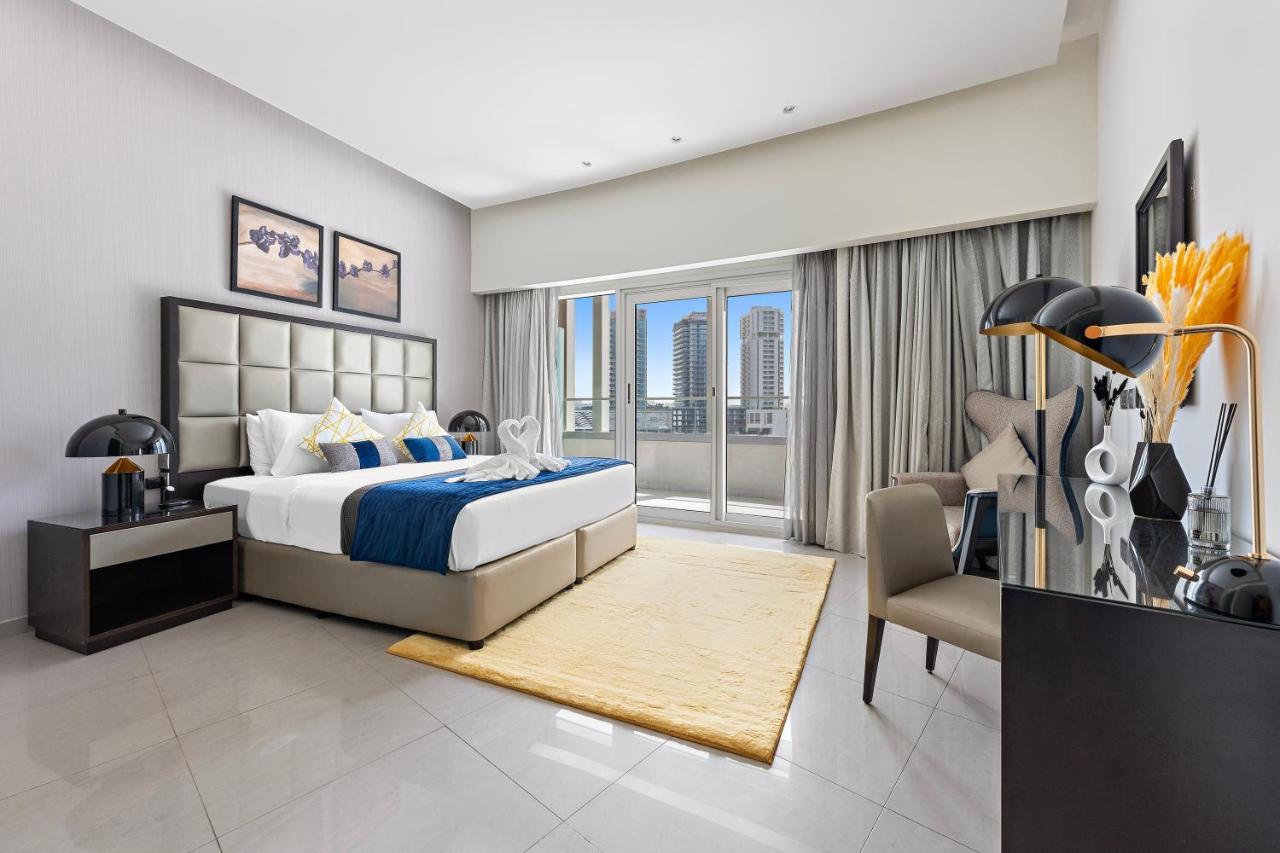 Daire Luxe 1br Sleeps 4, Near Burj Khalifa And Mall With Pool And Free Parking