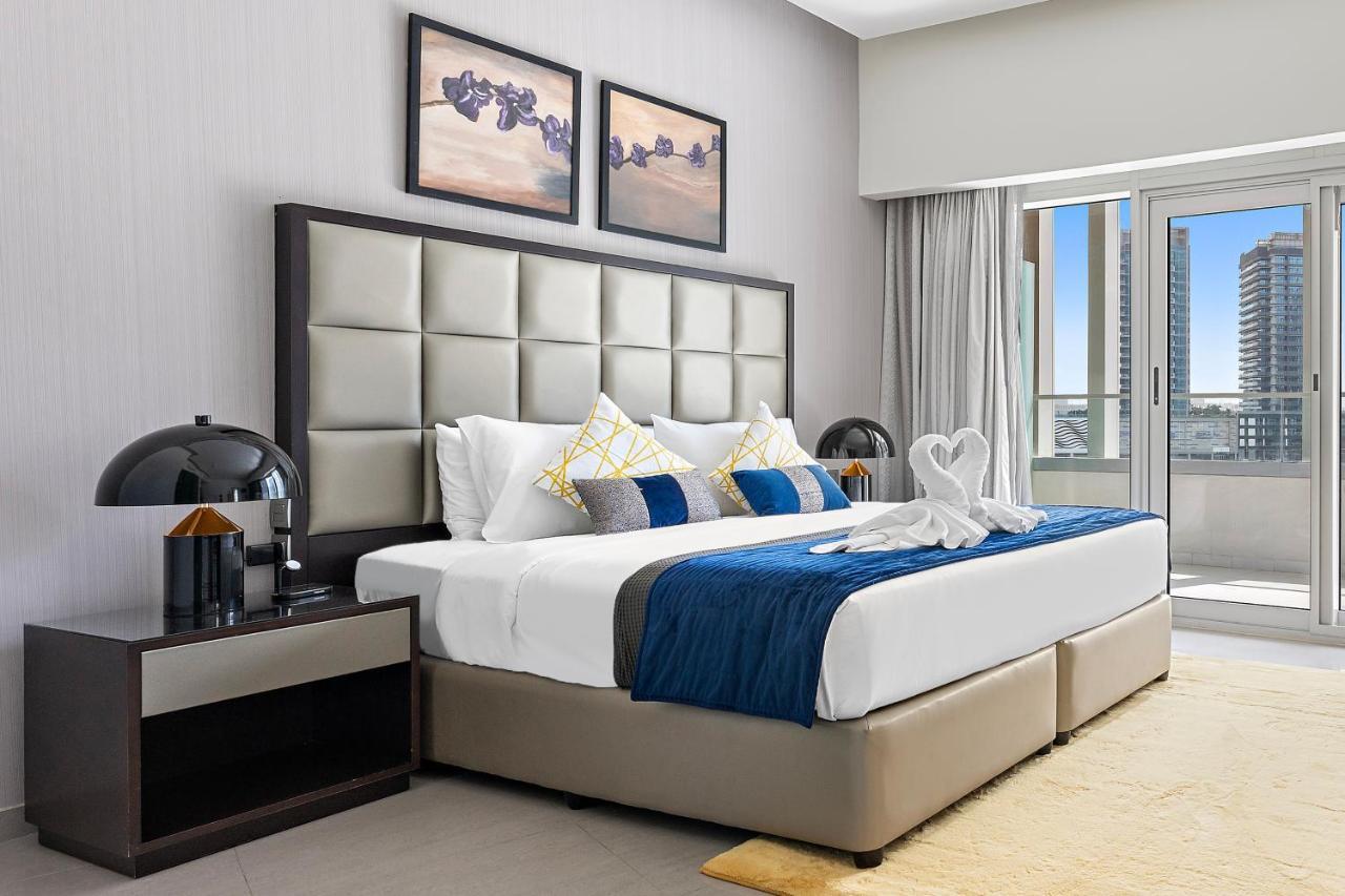 Luxe 1br Sleeps 4, Near Burj Khalifa And Mall With Pool And Free Parking Daire