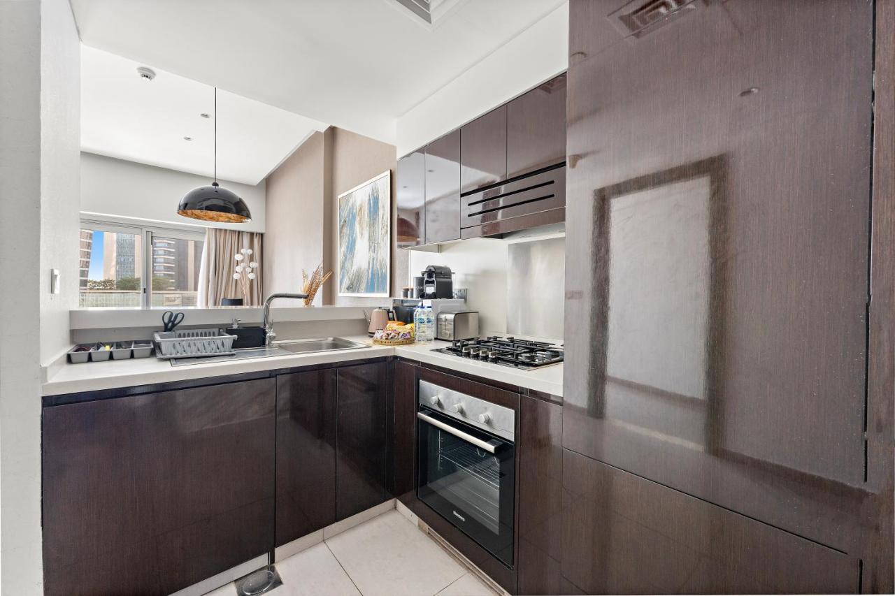 Daire Luxe 1br Sleeps 4, Near Burj Khalifa And Mall With Pool And Free Parking