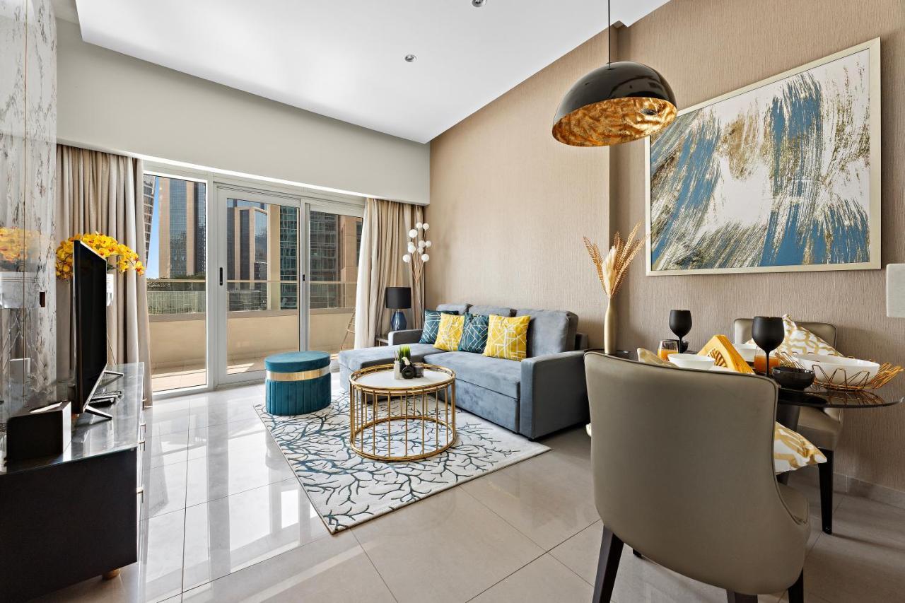 Luxe 1br Sleeps 4, Near Burj Khalifa And Mall With Pool And Free Parking Daire Dubai