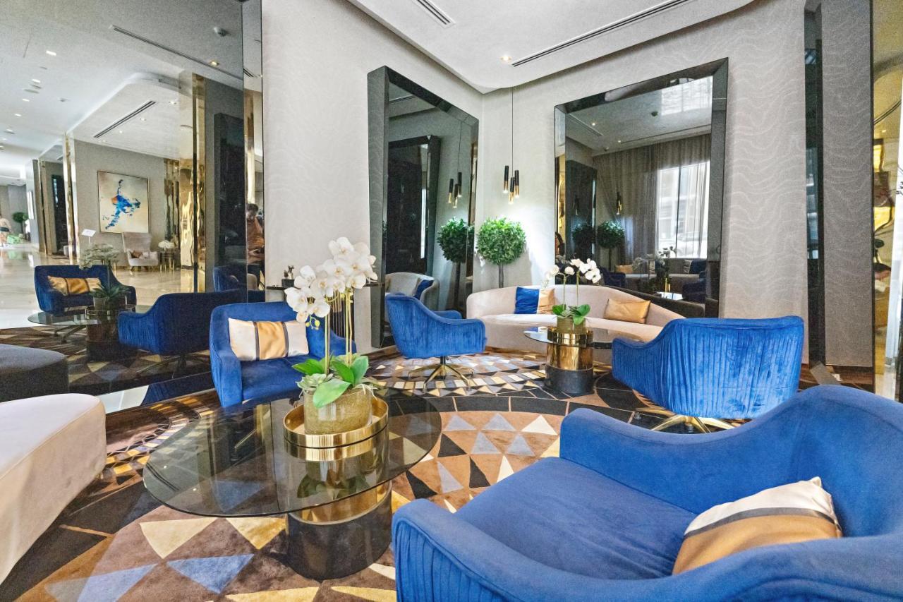 Luxe 1br Sleeps 4, Near Burj Khalifa And Mall With Pool And Free Parking * Dubai