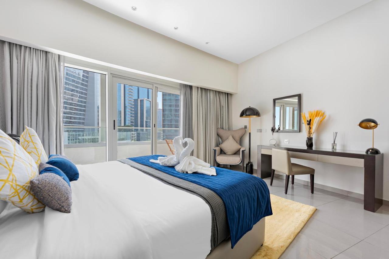 Daire Luxe 1br Sleeps 4, Near Burj Khalifa And Mall With Pool And Free Parking *