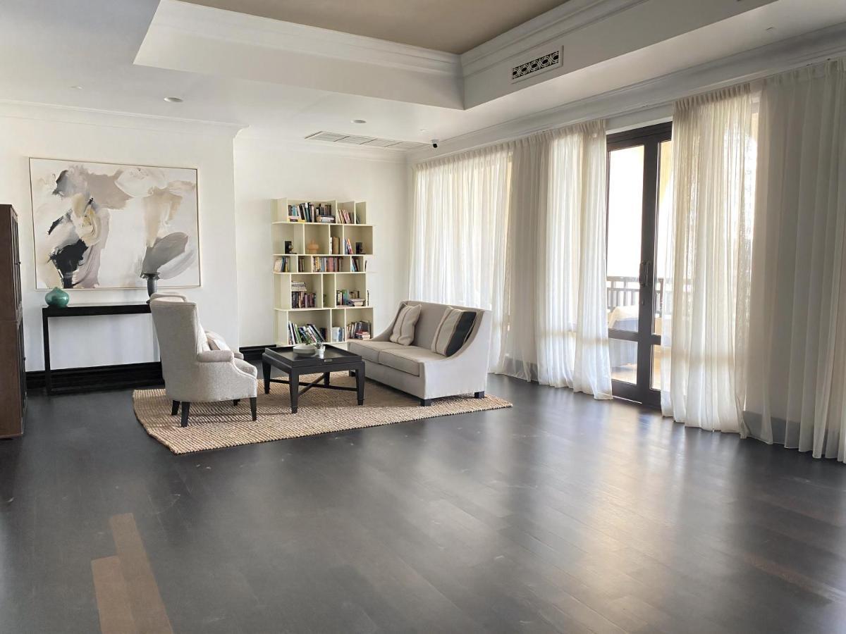 Lux I Souk Al Bahar I Burj Khalifa Views Apartment Dubai