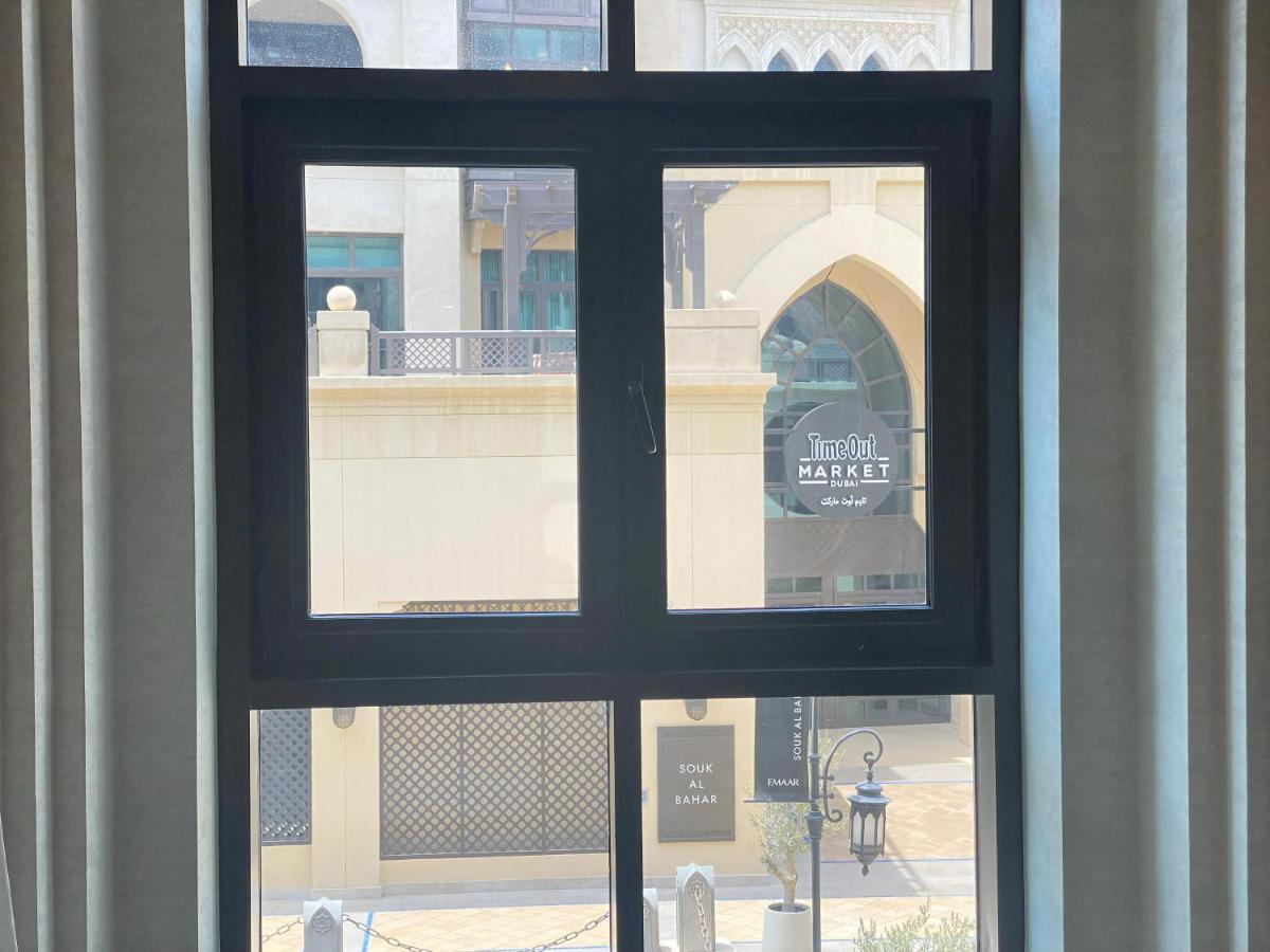 Lux I Souk Al Bahar I Burj Khalifa Views Dubai