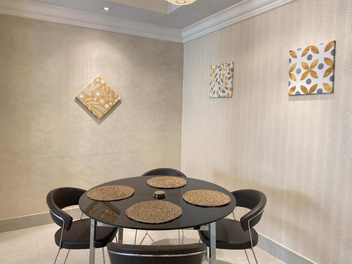 Lux I Souk Al Bahar I Burj Khalifa Views Apartment