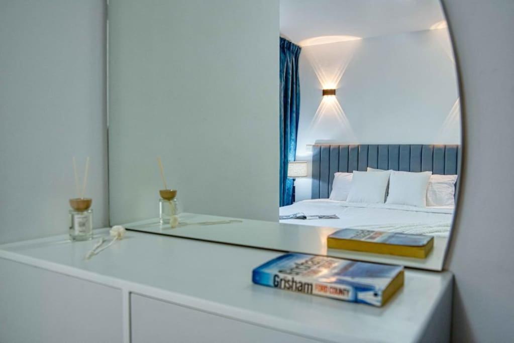 Premium 1bhk Near Metro Station Marina & Jbr Apartment