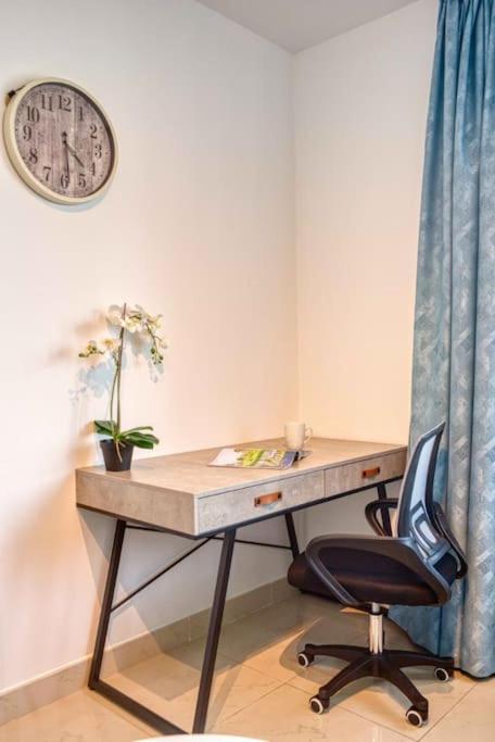 Premium 1bhk Near Metro Station Marina & Jbr * Dubai