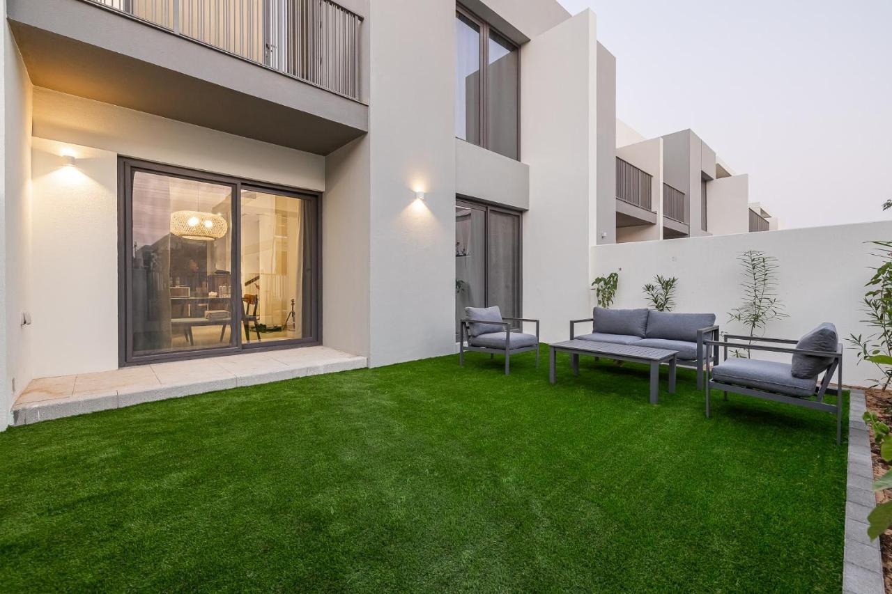 Townhouse With Garden I Tilal Al Ghaf I Newly Furnished Holiday home *