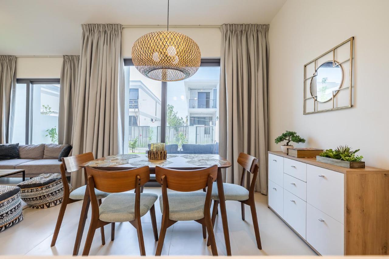 Townhouse With Garden I Tilal Al Ghaf I Newly Furnished Holiday home *