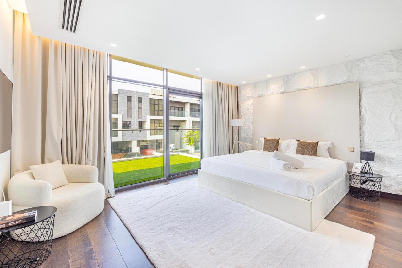 Daniels 5br With Private Pool At Damac Hills Apartment Dubai