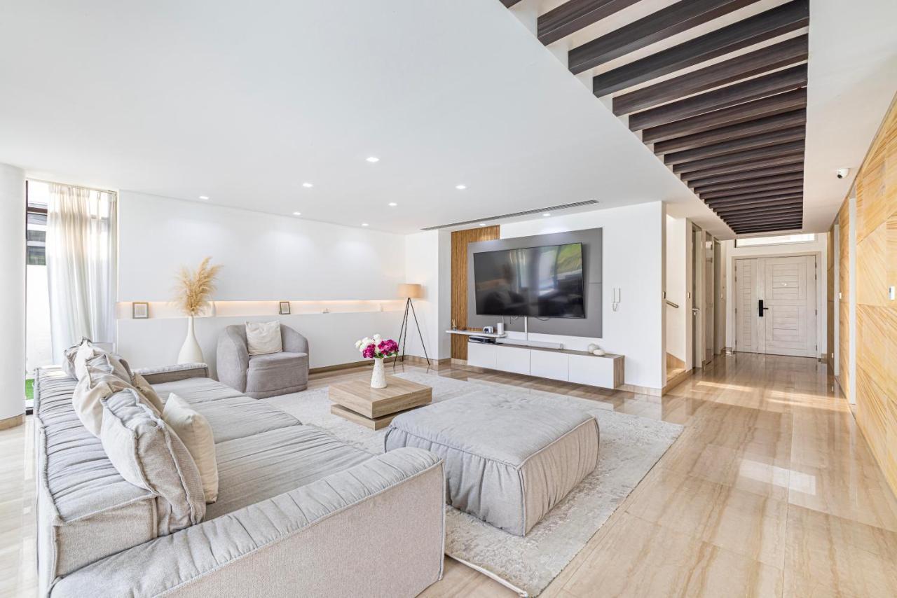 Daniels 5br With Private Pool At Damac Hills Dubai