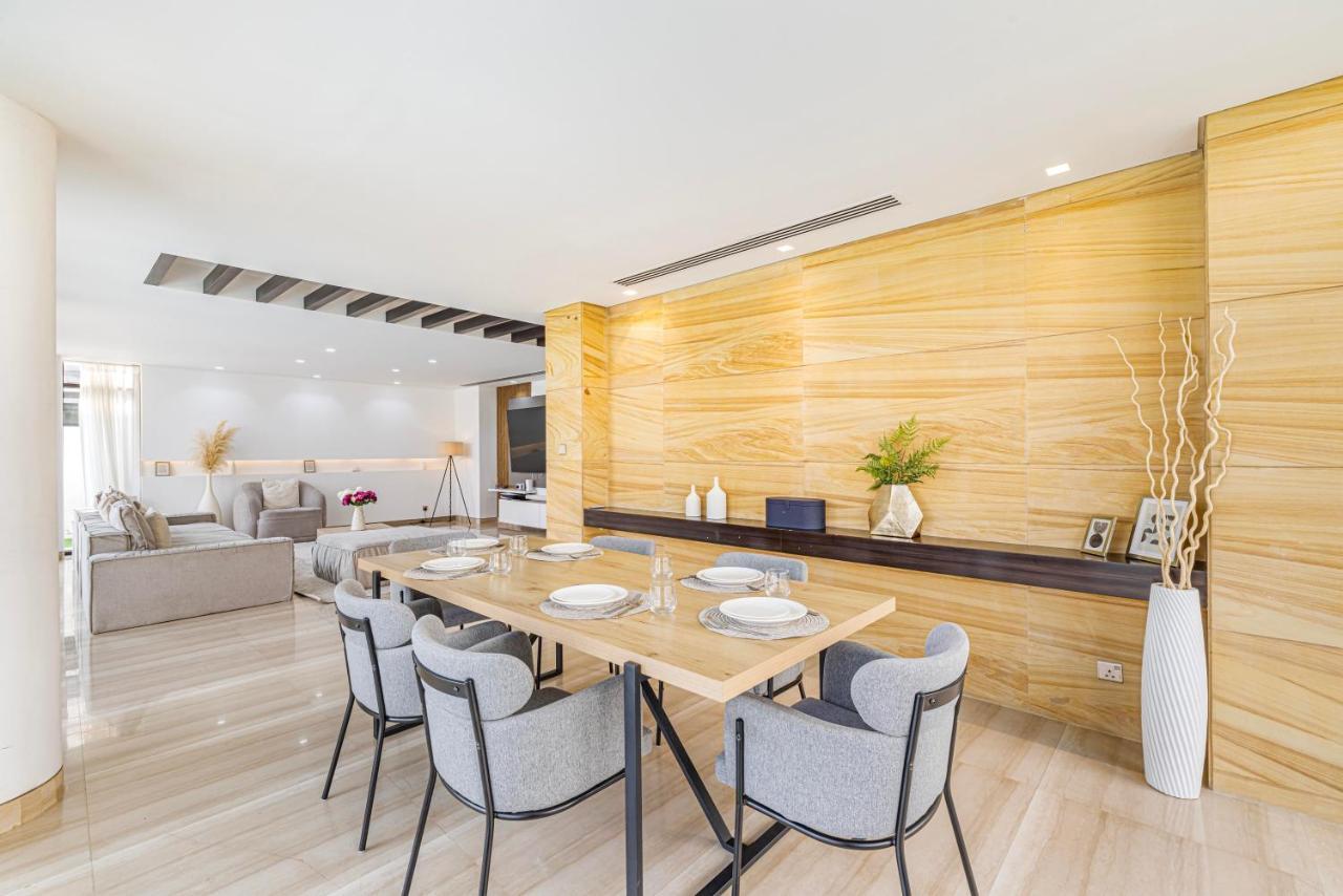Daniels 5br With Private Pool At Damac Hills Apartment Dubai