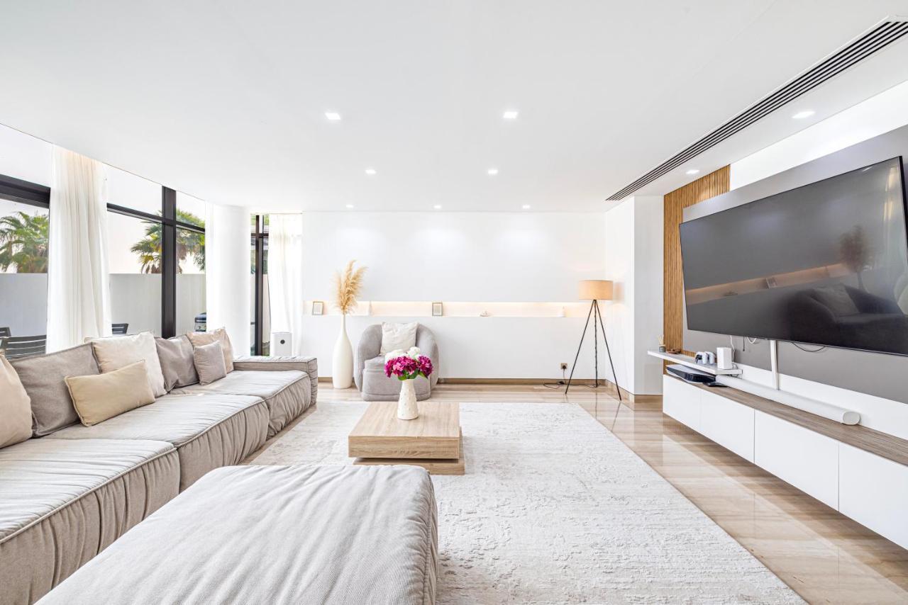 Daniels 5br With Private Pool At Damac Hills Dubai