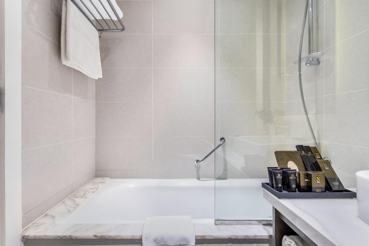 The S Homes Canal View And One Bedroom Apartments, Damac Maison Prive Apart Otel
