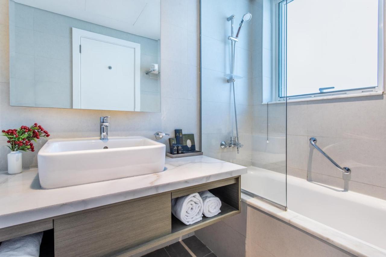 The S Homes Canal View And One Bedroom Apartments, Damac Maison Prive Apart Otel Dubai