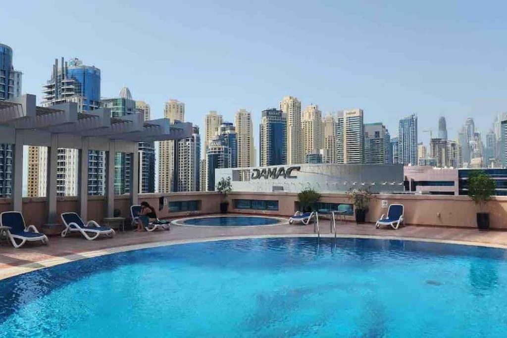 Luxury 1 Bedroom Full Marina View, Sleeps 5, 1 Min To Metro Apartment