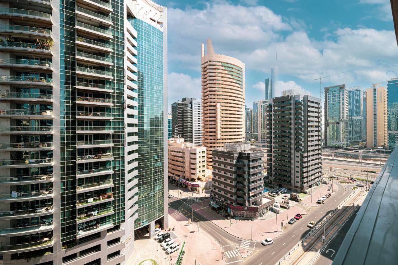 Luxury And Spacious Full Marina View Apartment