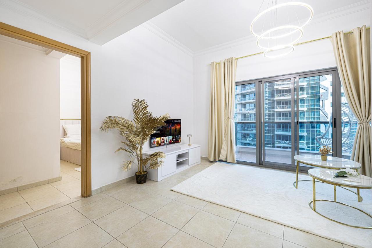 Luxury And Spacious Full Marina View Apartment
