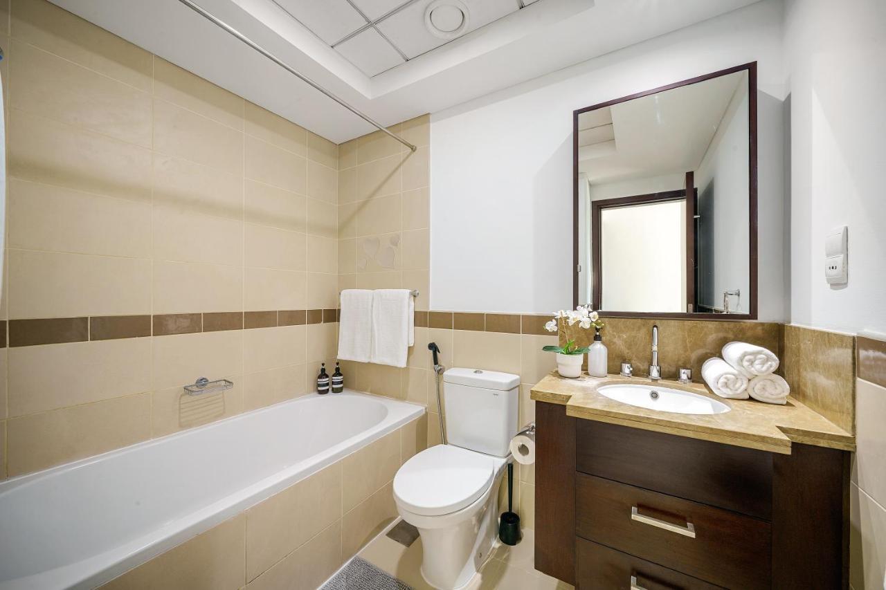 Cute 1 Bedroom - Walk To Opera, Mall & Burj Khalifa *