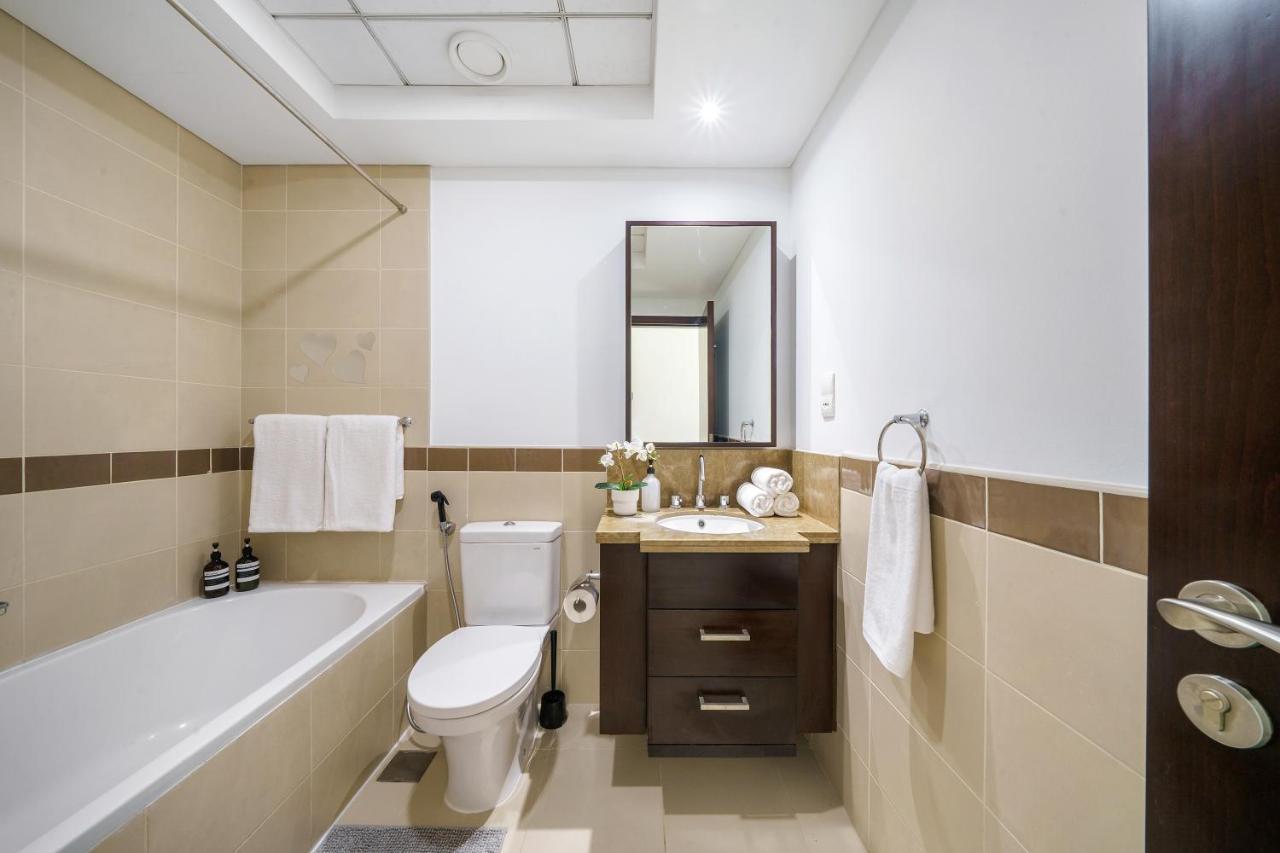 Cute 1 Bedroom - Walk To Opera, Mall & Burj Khalifa Apartment Dubai